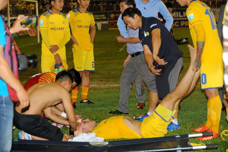Trung vệ Hoàng Văn Khánh kịp bình phục đối đầu CLB Hà Nội - Ảnh 1. Trung vệ Hoàng Văn Khánh kịp bình phục đối đầu CLB Hà Nội - Ảnh 1.