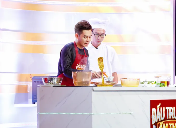 Đấu trường ẩm thực: Sơn Ca - Bảo Chu đụng độ “gay cấn từng centimet” - Ảnh 1. Đấu trường ẩm thực: Sơn Ca - Bảo Chu đụng độ “gay cấn từng centimet” - Ảnh 1.