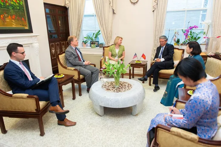 Đại sứ Việt Nam tại Hoa Kỳ tiếp tân đối ngoại chuẩn bị kết thúc nhiệm kỳ - Ảnh 4. Đại sứ Việt Nam tại Hoa Kỳ tiếp tân đối ngoại chuẩn bị kết thúc nhiệm kỳ - Ảnh 4.