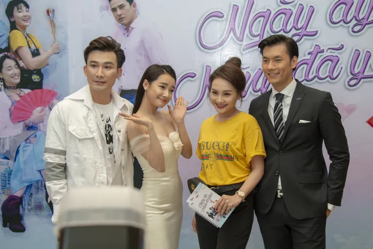 Xem cảnh nóng trong Ngày ấy mình đã yêu, Nhã Phương cúi mặt vì ngượng - Ảnh 3. Xem cảnh nóng trong Ngày ấy mình đã yêu, Nhã Phương cúi mặt vì ngượng - Ảnh 3.