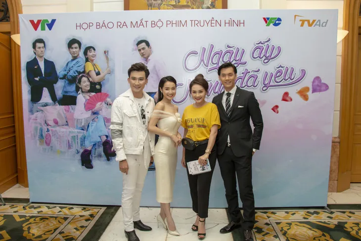 Xem cảnh nóng trong Ngày ấy mình đã yêu, Nhã Phương cúi mặt vì ngượng - Ảnh 2. Xem cảnh nóng trong Ngày ấy mình đã yêu, Nhã Phương cúi mặt vì ngượng - Ảnh 2.