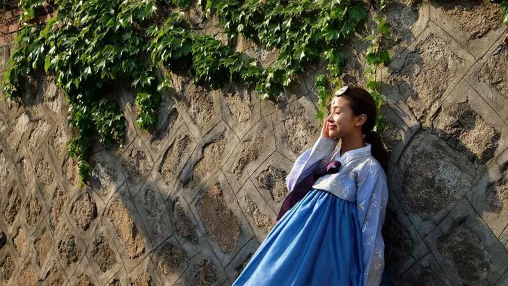 Vân Hugo mặc hanbok khoe vẻ đẹp xinh tươi - Ảnh 2.