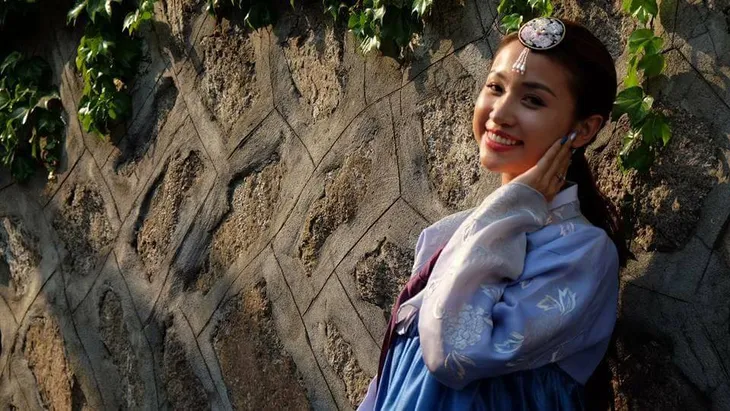 Vân Hugo mặc hanbok khoe vẻ đẹp xinh tươi - Ảnh 1.