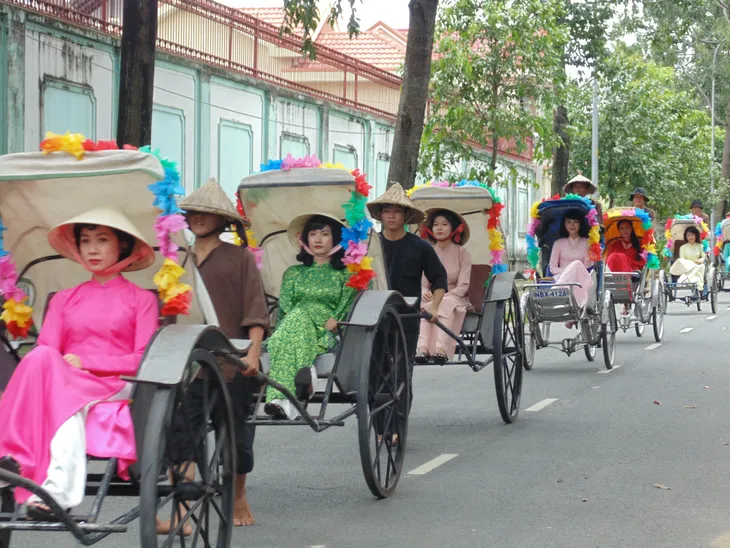 Khánh My và Ngân Khánh trở lại thời xưa hóa Mỹ nhân Sài Thành - Ảnh 3. Khánh My và Ngân Khánh trở lại thời xưa hóa Mỹ nhân Sài Thành - Ảnh 3.