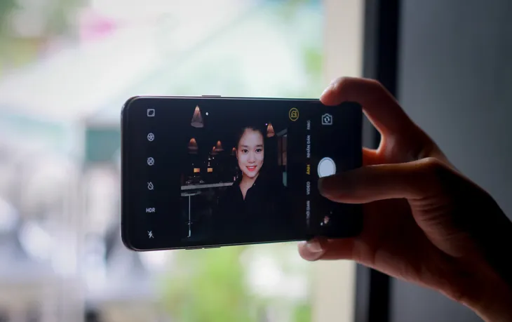 Oppo F7 có thêm phiên bản kim cương đen - Ảnh 5. Oppo F7 có thêm phiên bản kim cương đen - Ảnh 5.