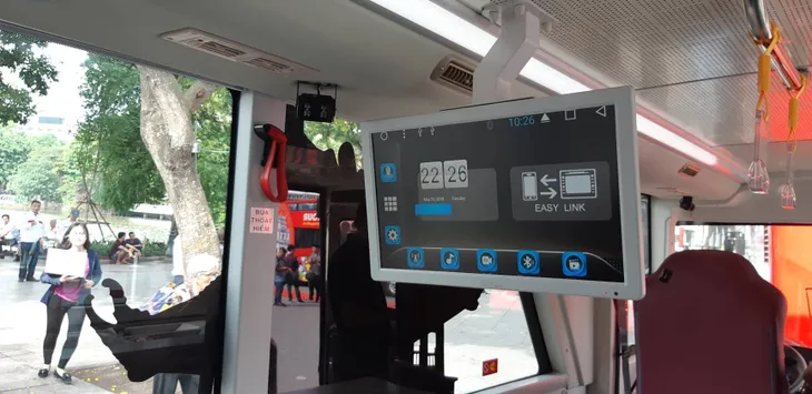 Cận cảnh chiếc xe bus 2 tầng đầu tiên của Hà Nội chính thức đi vào hoạt động - Ảnh 6. Cận cảnh chiếc xe bus 2 tầng đầu tiên của Hà Nội chính thức đi vào hoạt động - Ảnh 6.