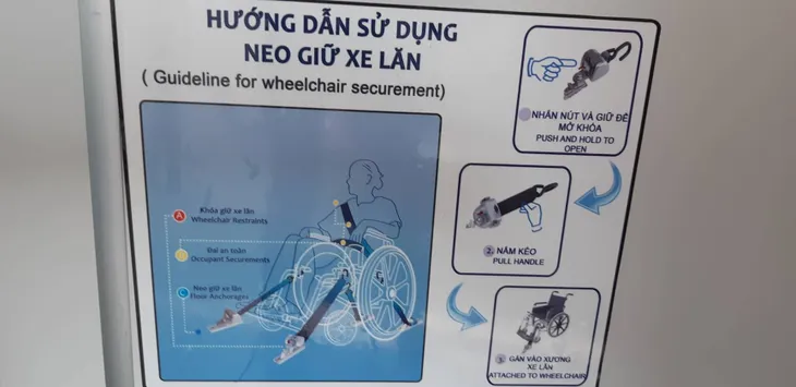 Cận cảnh chiếc xe bus 2 tầng đầu tiên của Hà Nội chính thức đi vào hoạt động - Ảnh 8. Cận cảnh chiếc xe bus 2 tầng đầu tiên của Hà Nội chính thức đi vào hoạt động - Ảnh 8.