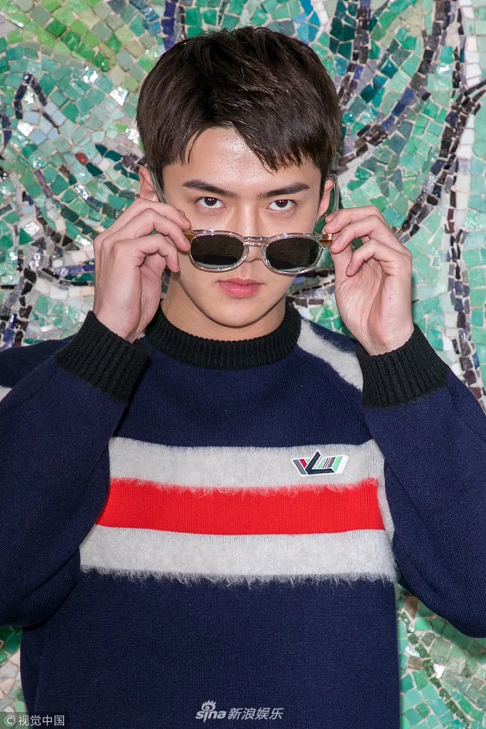 Thành viên EXO được Vogue bình chọn là nam thần tại Louis Vuitton show - Ảnh 2. Thành viên EXO được Vogue bình chọn là nam thần tại Louis Vuitton show - Ảnh 2.