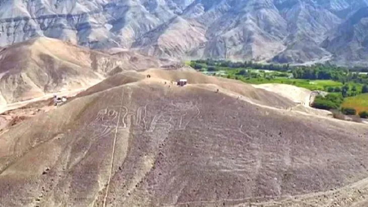 Phát hiện hình vẽ khổng lồ trên sa mạc ở Peru - Ảnh 1. Phát hiện hình vẽ khổng lồ trên sa mạc ở Peru - Ảnh 1.
