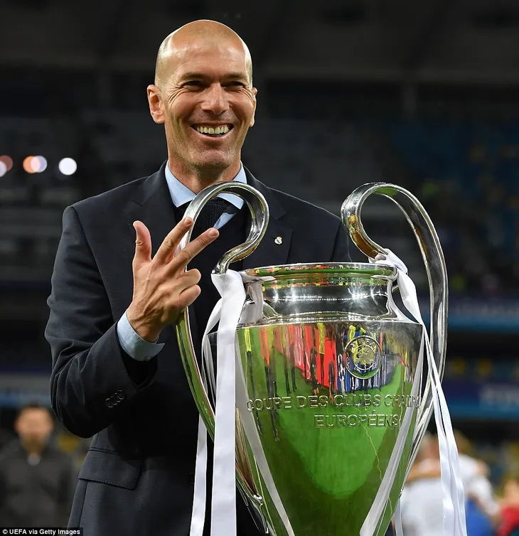 4ca997a600000578-5790617-zinedine_zidane_has_announced_that_he_will_be_stepping_down_as_r-a-43_1527765396642 4ca997a600000578-5790617-zinedine_zidane_has_announced_that_he_will_be_stepping_down_as_r-a-43_1527765396642