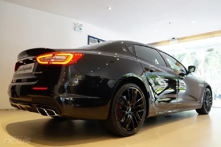 Ngắm Maserati Quattroporte GranSport GTS Nerissimo cực hiếm - Ảnh 3.