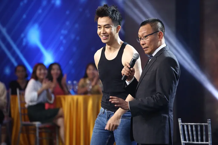 Lan Ngọc đỏ mặt vì trai đẹp nhảy sexy - Ảnh 1.