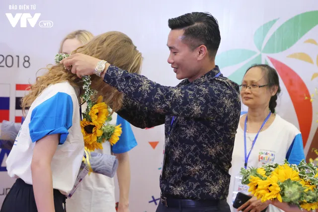 Đoàn nghệ thuật Nga vượt hành trình 30 giờ đồng hồ đến với Liên hoan thiếu nhi quốc tế VTV 2018 - Ảnh 4. Đoàn nghệ thuật Nga vượt hành trình 30 giờ đồng hồ đến với Liên hoan thiếu nhi quốc tế VTV 2018 - Ảnh 4.