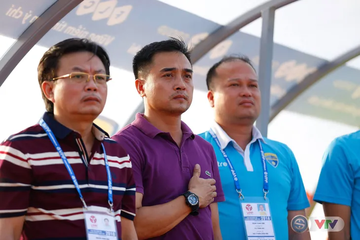 Công Phượng nghỉ thi đấu ở vòng 25 Nuti Café V.League 2018 - Ảnh 1. Công Phượng nghỉ thi đấu ở vòng 25 Nuti Café V.League 2018 - Ảnh 1.