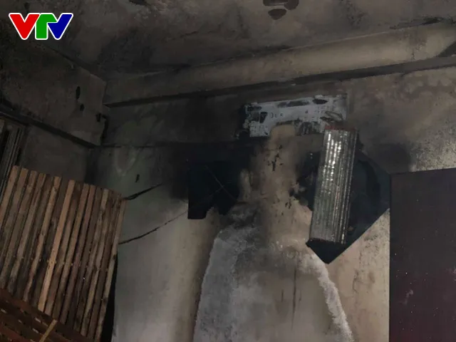Hà Nội: Cháy chung cư tại Thanh Trì, cư dân hoảng loạn - Ảnh 9. Hà Nội: Cháy chung cư tại Thanh Trì, cư dân hoảng loạn - Ảnh 9.