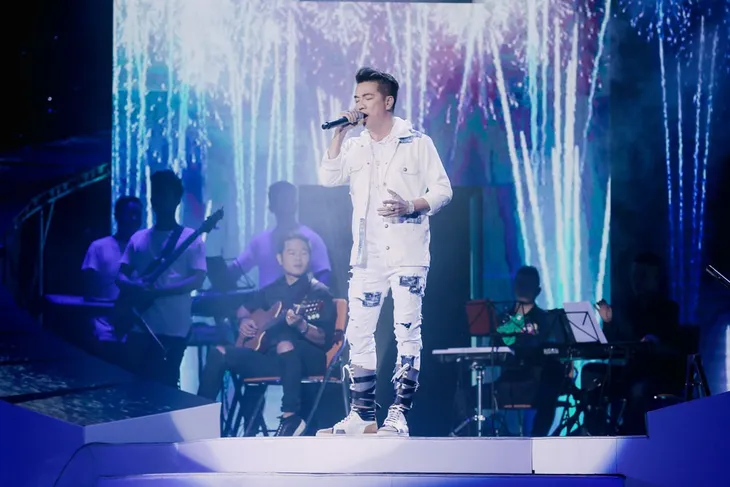 Đàm Vĩnh Hưng, Tuấn Hưng, Quang Hà khiến khán giả Hà Nội đứng ngồi không yên - Ảnh 11. Đàm Vĩnh Hưng, Tuấn Hưng, Quang Hà khiến khán giả Hà Nội đứng ngồi không yên - Ảnh 11.