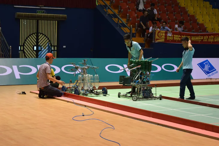 Robocon Việt Nam 2018: Các đội tuyển tất bật thử sân trước thềm chung kết - Ảnh 3. Robocon Việt Nam 2018: Các đội tuyển tất bật thử sân trước thềm chung kết - Ảnh 3.