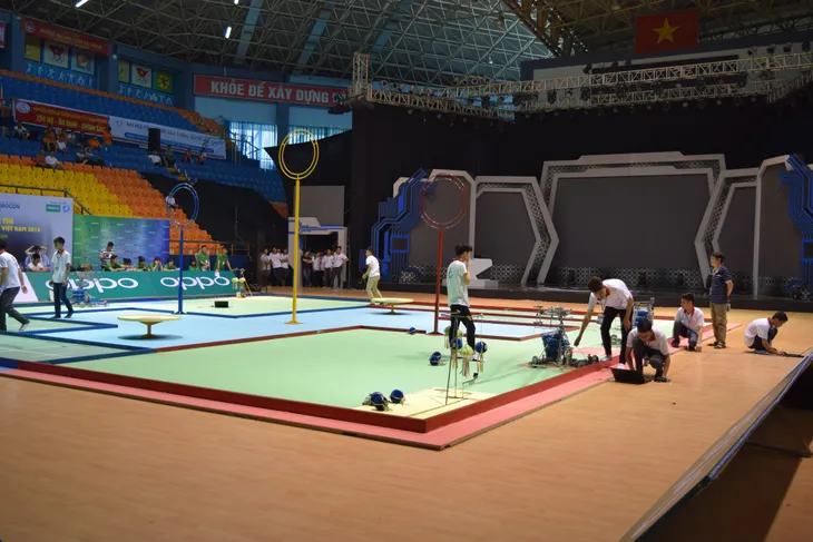 Robocon Việt Nam 2018: Các đội tuyển tất bật thử sân trước thềm chung kết - Ảnh 8. Robocon Việt Nam 2018: Các đội tuyển tất bật thử sân trước thềm chung kết - Ảnh 8.