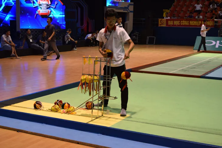 Robocon Việt Nam 2018: Các đội tuyển tất bật thử sân trước thềm chung kết - Ảnh 9. Robocon Việt Nam 2018: Các đội tuyển tất bật thử sân trước thềm chung kết - Ảnh 9.