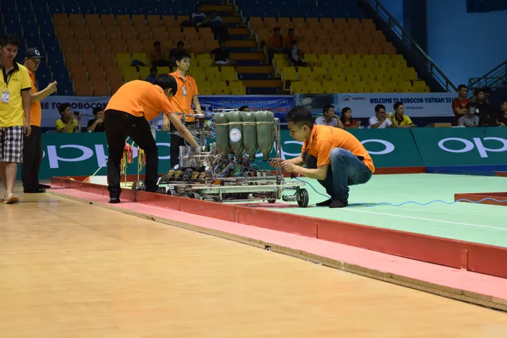 Robocon Việt Nam 2018: Các đội tuyển tất bật thử sân trước thềm chung kết - Ảnh 15. Robocon Việt Nam 2018: Các đội tuyển tất bật thử sân trước thềm chung kết - Ảnh 15.