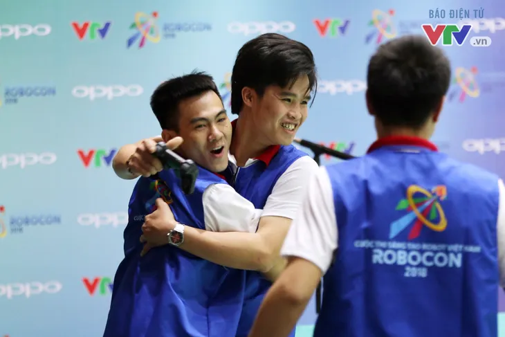 Những khoảnh khắc ấn tượng tại vòng loại Robocon Việt Nam 2018 - Ảnh 34. Những khoảnh khắc ấn tượng tại vòng loại Robocon Việt Nam 2018 - Ảnh 34.