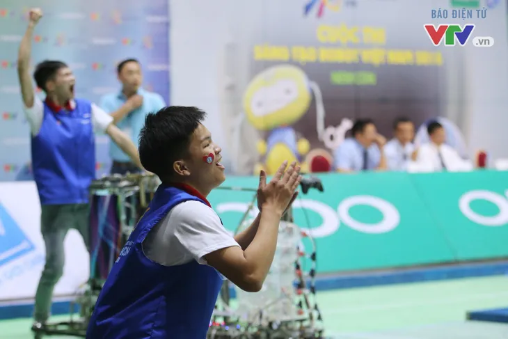 Những khoảnh khắc ấn tượng tại vòng loại Robocon Việt Nam 2018 - Ảnh 32. Những khoảnh khắc ấn tượng tại vòng loại Robocon Việt Nam 2018 - Ảnh 32.