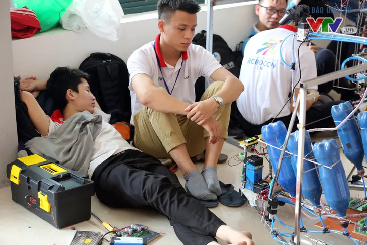 Những khoảnh khắc ấn tượng tại vòng loại Robocon Việt Nam 2018 - Ảnh 49. Những khoảnh khắc ấn tượng tại vòng loại Robocon Việt Nam 2018 - Ảnh 49.