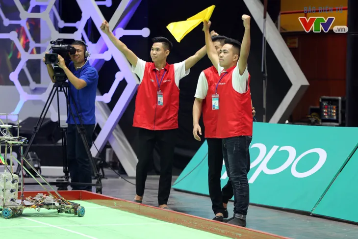Những khoảnh khắc ấn tượng tại vòng loại Robocon Việt Nam 2018 - Ảnh 25. Những khoảnh khắc ấn tượng tại vòng loại Robocon Việt Nam 2018 - Ảnh 25.