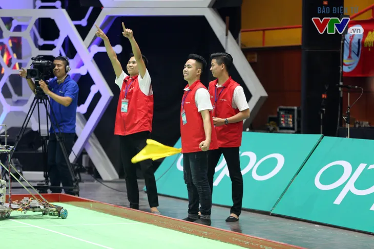 Những khoảnh khắc ấn tượng tại vòng loại Robocon Việt Nam 2018 - Ảnh 24. Những khoảnh khắc ấn tượng tại vòng loại Robocon Việt Nam 2018 - Ảnh 24.