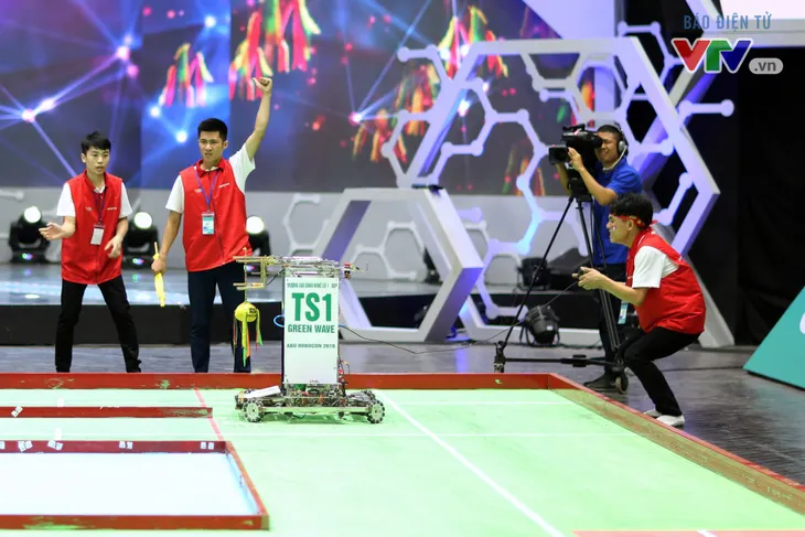 Những khoảnh khắc ấn tượng tại vòng loại Robocon Việt Nam 2018 - Ảnh 17. Những khoảnh khắc ấn tượng tại vòng loại Robocon Việt Nam 2018 - Ảnh 17.
