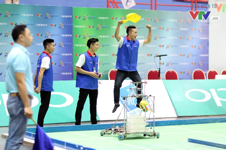Những khoảnh khắc ấn tượng tại vòng loại Robocon Việt Nam 2018 - Ảnh 16. Những khoảnh khắc ấn tượng tại vòng loại Robocon Việt Nam 2018 - Ảnh 16.