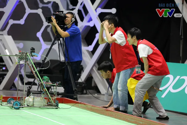 Những khoảnh khắc ấn tượng tại vòng loại Robocon Việt Nam 2018 - Ảnh 2. Những khoảnh khắc ấn tượng tại vòng loại Robocon Việt Nam 2018 - Ảnh 2.