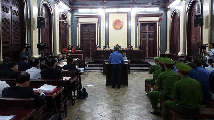 Xét xử vụ đại gia Hứa Thị Phấn và đồng phạm gây thiệt hại 6.300 tỷ đồng cho Ngân hàng Đại Tín - Ảnh 1. Xét xử vụ đại gia Hứa Thị Phấn và đồng phạm gây thiệt hại 6.300 tỷ đồng cho Ngân hàng Đại Tín - Ảnh 1.