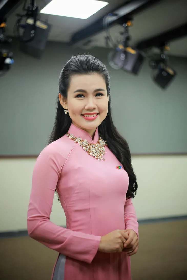 Lộ diện dàn MC thời sự lọt đề cử VTV Awards 2018 - Ảnh 4. Lộ diện dàn MC thời sự lọt đề cử VTV Awards 2018 - Ảnh 4.