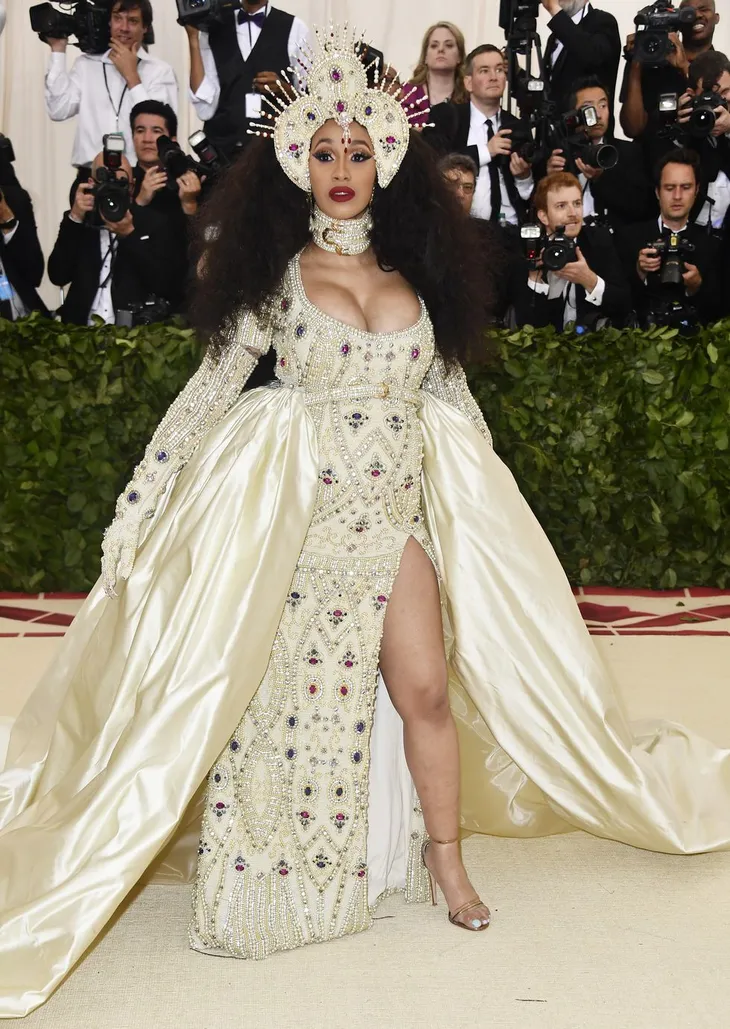 Những bộ cánh nổi bật nhất Met Gala 2018 - Ảnh 5. Những bộ cánh nổi bật nhất Met Gala 2018 - Ảnh 5.