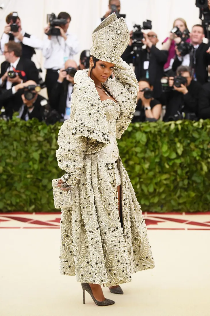 Những bộ cánh nổi bật nhất Met Gala 2018 - Ảnh 1. Những bộ cánh nổi bật nhất Met Gala 2018 - Ảnh 1.
