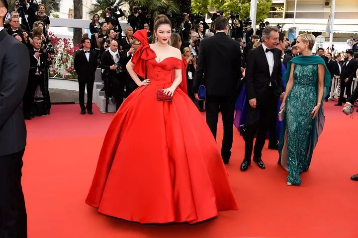 Lý Nhã Kỳ diện váy đỏ rực rỡ, nổi bật tại Cannes - Ảnh 6. Lý Nhã Kỳ diện váy đỏ rực rỡ, nổi bật tại Cannes - Ảnh 6.