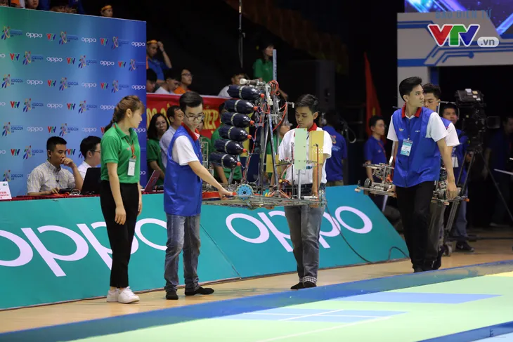 VCK Robocon Việt Nam 2018: Xác lập kỷ lục chiến thắng tuyệt đối Rồng bay ở 20 giây - Ảnh 4. VCK Robocon Việt Nam 2018: Xác lập kỷ lục chiến thắng tuyệt đối Rồng bay ở 20 giây - Ảnh 4.