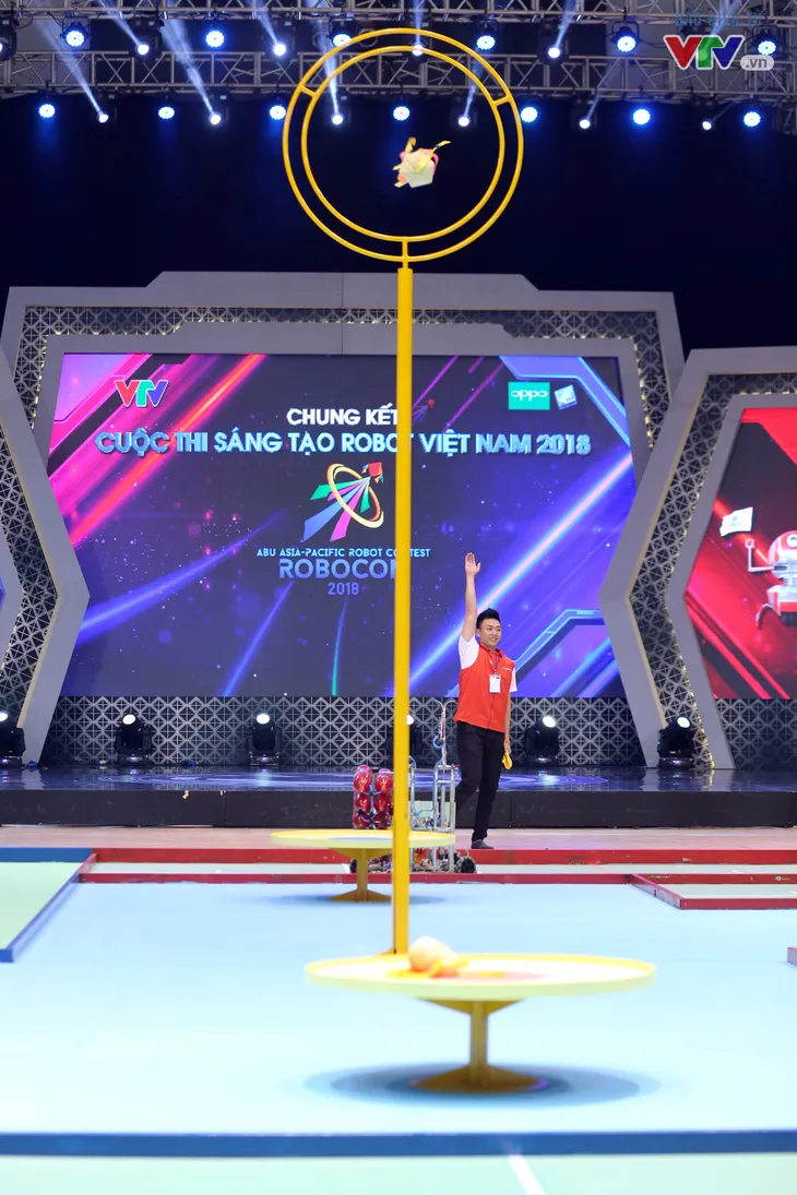 VCK Robocon Việt Nam 2018: Xác lập kỷ lục chiến thắng tuyệt đối Rồng bay ở 20 giây - Ảnh 21. VCK Robocon Việt Nam 2018: Xác lập kỷ lục chiến thắng tuyệt đối Rồng bay ở 20 giây - Ảnh 21.