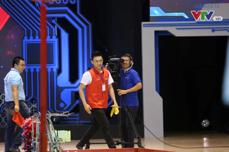 VCK Robocon Việt Nam 2018: Xác lập kỷ lục chiến thắng tuyệt đối Rồng bay ở 20 giây - Ảnh 7. VCK Robocon Việt Nam 2018: Xác lập kỷ lục chiến thắng tuyệt đối Rồng bay ở 20 giây - Ảnh 7.