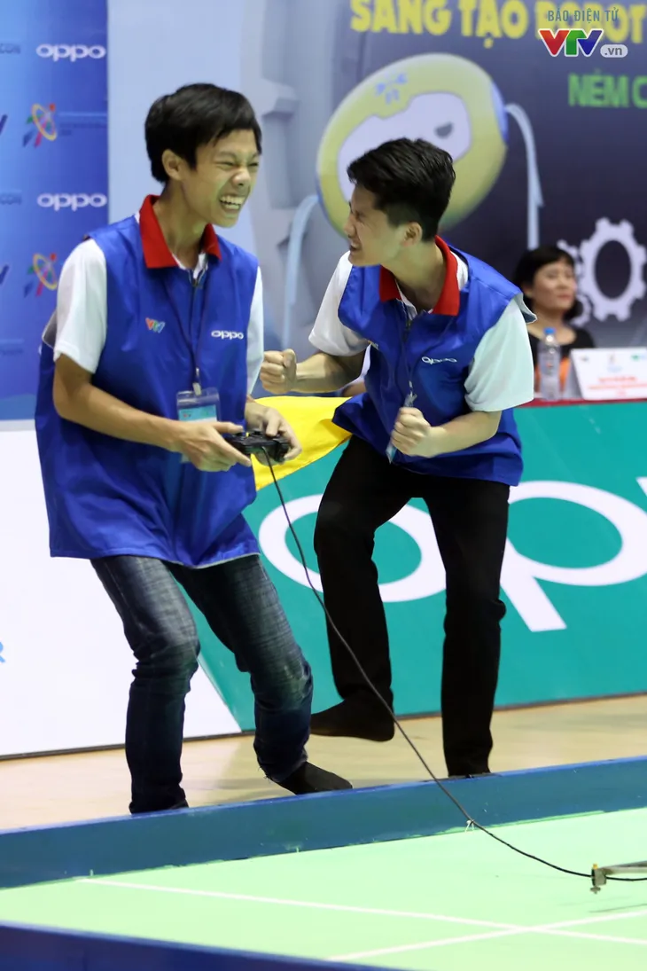 VCK Robocon Việt Nam 2018: Xác lập kỷ lục chiến thắng tuyệt đối Rồng bay ở 20 giây - Ảnh 29. VCK Robocon Việt Nam 2018: Xác lập kỷ lục chiến thắng tuyệt đối Rồng bay ở 20 giây - Ảnh 29.