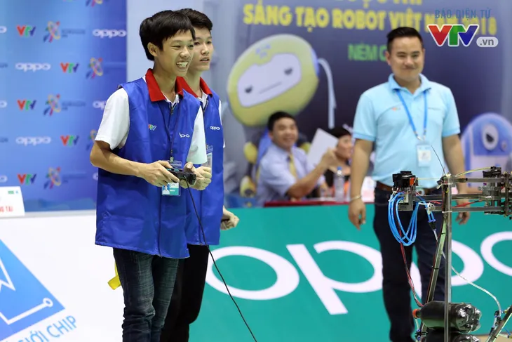 VCK Robocon Việt Nam 2018: Xác lập kỷ lục chiến thắng tuyệt đối Rồng bay ở 20 giây - Ảnh 30. VCK Robocon Việt Nam 2018: Xác lập kỷ lục chiến thắng tuyệt đối Rồng bay ở 20 giây - Ảnh 30.
