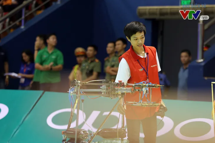 VCK Robocon Việt Nam 2018: Xác lập kỷ lục chiến thắng tuyệt đối Rồng bay ở 20 giây - Ảnh 36. VCK Robocon Việt Nam 2018: Xác lập kỷ lục chiến thắng tuyệt đối Rồng bay ở 20 giây - Ảnh 36.