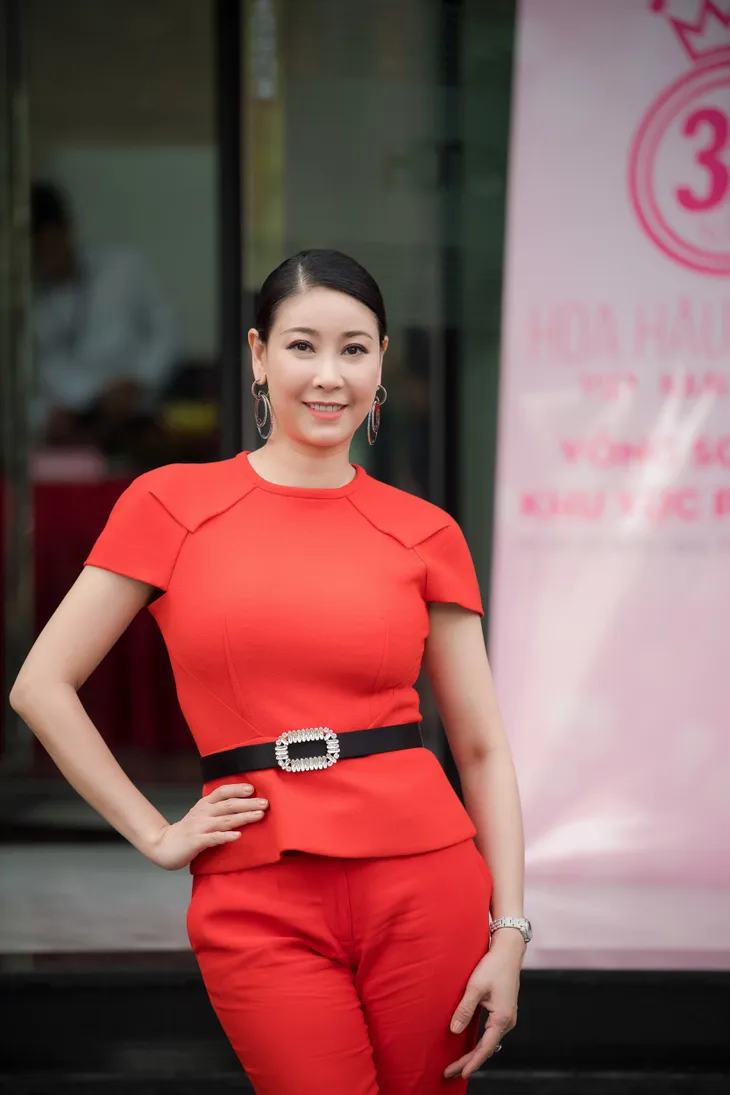 Lộ diện Hoa hậu thứ ba làm giám khảo Hoa hậu Việt Nam 2018 - Ảnh 2. Lộ diện Hoa hậu thứ ba làm giám khảo Hoa hậu Việt Nam 2018 - Ảnh 2.