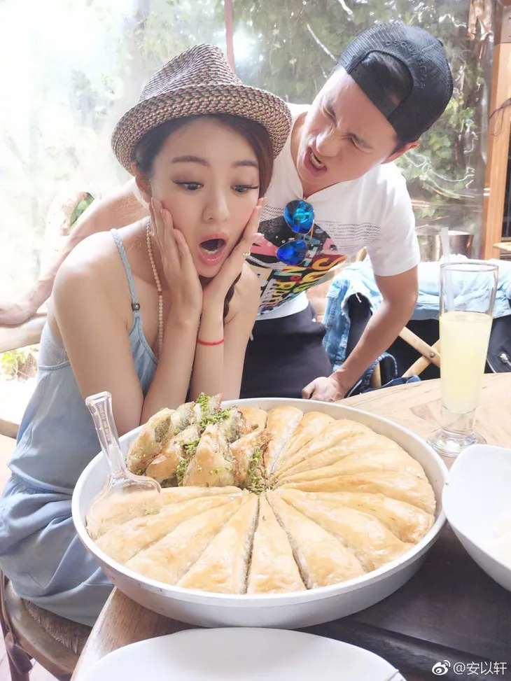 An Dĩ Hiên hạnh phúc kỷ niệm một năm ngày cưới với chồng đại gia - Ảnh 6. An Dĩ Hiên hạnh phúc kỷ niệm một năm ngày cưới với chồng đại gia - Ảnh 6.