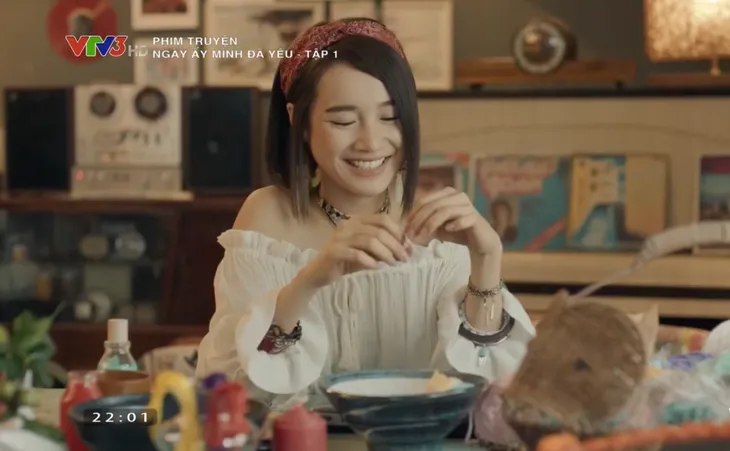 Ngày ấy mình đã yêu - Tập 1: Bắt tại trận bạn trai mới lăng nhăng, Hạ (Nhã Phương) va ngay bạn trai cũ - Ảnh 1. Ngày ấy mình đã yêu - Tập 1: Bắt tại trận bạn trai mới lăng nhăng, Hạ (Nhã Phương) va ngay bạn trai cũ - Ảnh 1.