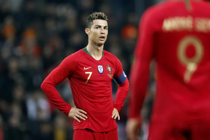Ronaldo nổi điên vì bản hợp đồng của Real Madrid - Ảnh 5. Ronaldo nổi điên vì bản hợp đồng của Real Madrid - Ảnh 5.