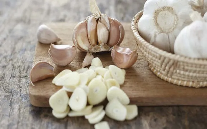 Mẹo trị mụn cóc hiệu quả bất ngờ mà không tốn kém - Ảnh 6. Mẹo trị mụn cóc hiệu quả bất ngờ mà không tốn kém - Ảnh 6.