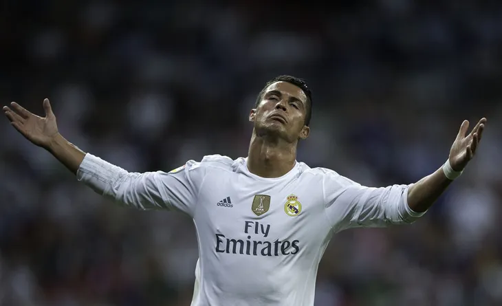 Ronaldo nổi điên vì bản hợp đồng của Real Madrid - Ảnh 2. Ronaldo nổi điên vì bản hợp đồng của Real Madrid - Ảnh 2.