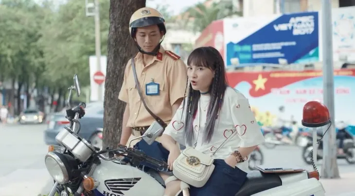 Ngày ấy mình đã yêu - Tập 2: Chia tay bao năm, bất ngờ điện thoại của Hạ và người yêu cũ lại trùng mật khẩu - Ảnh 3. Ngày ấy mình đã yêu - Tập 2: Chia tay bao năm, bất ngờ điện thoại của Hạ và người yêu cũ lại trùng mật khẩu - Ảnh 3.